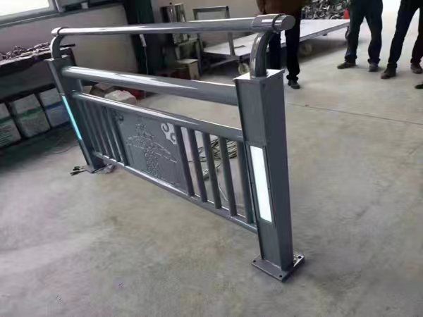 燈光護(hù)欄